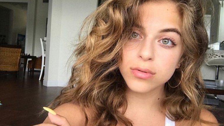 Ариел Мартин (Baby Ariel) 
17-годишната Ариел е най-популярната певица в приложението Musical.ly, като има близо 28 милиона почитатели. Подписа договор с Atlantic Records, пусна свои собствени парчета, а песните й имат по 70 млн. гледания в YouTube и 15 млн. стриймвания в Spotify. Мартин има още 40 млн. последователи в социалните мрежи, мърчъндайз-линия и награда за "муза" на годината от Teen Choice Awards.