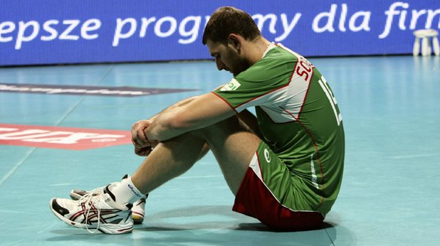 Цветан Соколов и волейболистите стигат до стената полуфинал няколко пъти, за да се блъснат в нея без да я прескочат.