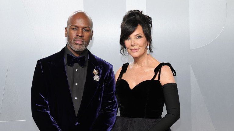 Кори Гембъл
Говорейки за официалните партньори в клана Кардашиян-Дженър, няма как да пропуснем дългогодишната половинка на „матриарха“ и пчела-майка – Крис Дженър. След развода си с Брус Дженър (вече Кейтлин) през 2014 г., Крис почти веднага откри любовта в лицето на мениджъра на таланти Кори Гембъл.
Въпреки първоначалния скептицизъм на околните заради значителната им възрастова разлика от 25 години, двамата доказаха, че са една от най-стабилните двойки в Холивуд. Вече близо 12 години Кори е неотлъчно до Крис – не само като неин партньор в живота, но и като нейна постоянна подкрепа по време на бляскавите червени килими и семейните драми в риалитито им