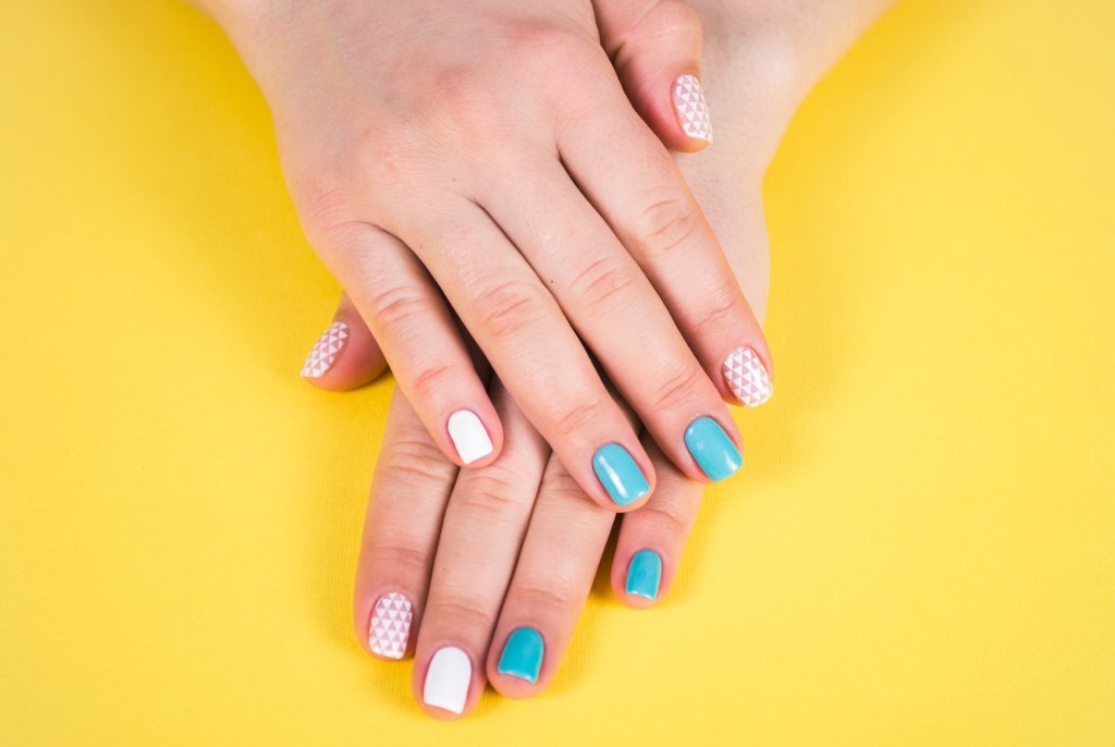 gel-manicure-1526056063