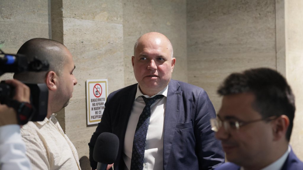 Не е Манол Пейков.