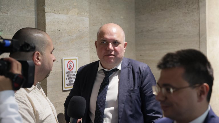 Не е Манол Пейков.