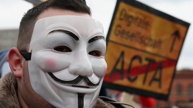 Все повече онлайн съобщения, видеоклипове и публикации ще бъдат изтривани заради закони или, по-вероятното, заради предварителна цензура от страна на технологичните компании, страхуващи се от репресии от страна на регулаторите.