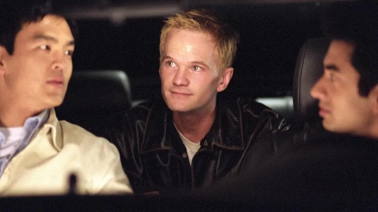 Нийл Патрик Харис във филмите за Харолд и Кумар
Светът обича Нийл Патрик Харис заради "Как се запознах с майка ви" (не, не е заради "Матрицата: Революции"). В комедийните филми за Харолд и Кумар обаче той играе измислена своя версия, чиито пътища се пресичат с тези на двамата главни герои.
Харис, който е хомосексуален в истинския живот, във филмите има влечение към наркотиците и продаващи телата си жени. Стига се дотам, че да твърди, че е бил изхвърлен от Рая от Исус... С други думи, в трите филма за Харолд и Кумар актьорът играе себе си, но ако беше едно много, много лошо момче.