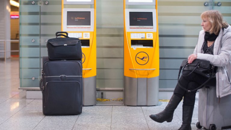 Всъщност, исках да напиша забавен текст за десетте начина, по които да разпознаете една българка в чужбина. После обаче се оказах на седалката зад Тони и Валя - техните истории изместиха всички онези псевдокрасавици с претенции, маркови дрешки, фалшиви капризи и плитки умове, които срещаме зад граница