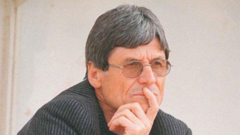 Динко Дерменджиев - от Ботев в Локомотив Пд
Един пример и от Пловдив. Иконата на Ботев на два пъти бе за кратко начело на Локомотив през 90-те.
