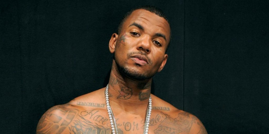 Рапърът The Game е продал милиони дискове, но миналото му не е от най-чистите. Бил е част от престъпна банда и е участвал в множество побои. Изритан е от Калифорнийския университет за притежание на наркотици. Веднъж щом се е освободил оттам, се отдава на 