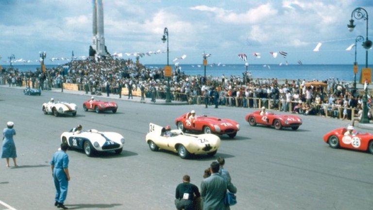Стартът на Гран при на Куба през 1958 година без Фанджо