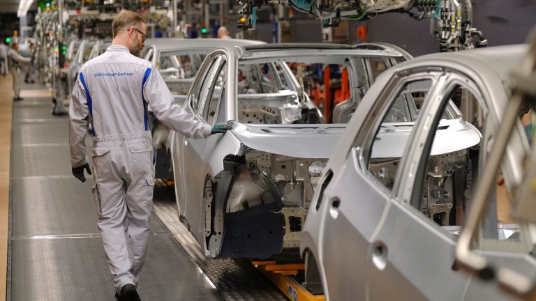 Volkswagen бяха сред първите, които ограничиха комуникацията в извънработно време