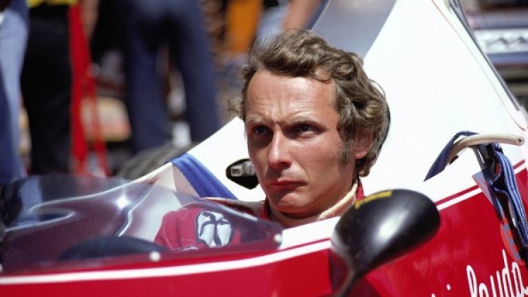 Ники Лауда излезе жив от огъня в болида си при зловещ инцидент на "Нюрбургринг" преди 39 години. Само шест седмици по-късно лудият австриец отново седна зад волана във "Формула 1", година по-късно бе шампион.