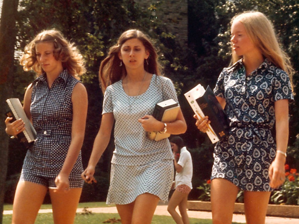 1001px-1970sgirls