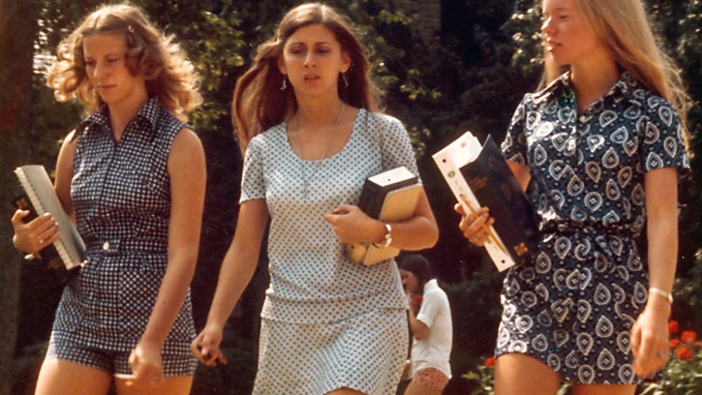 1001px-1970sgirls