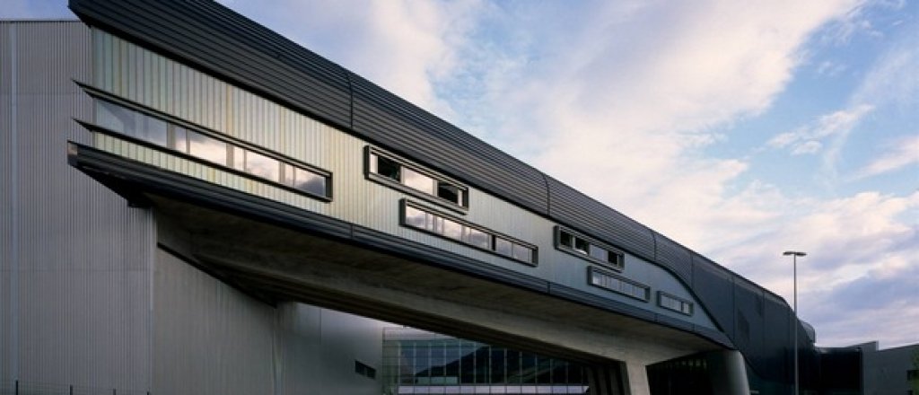 Сградата на BMW в Лайпциг, Германия също е проектирана от Хадид