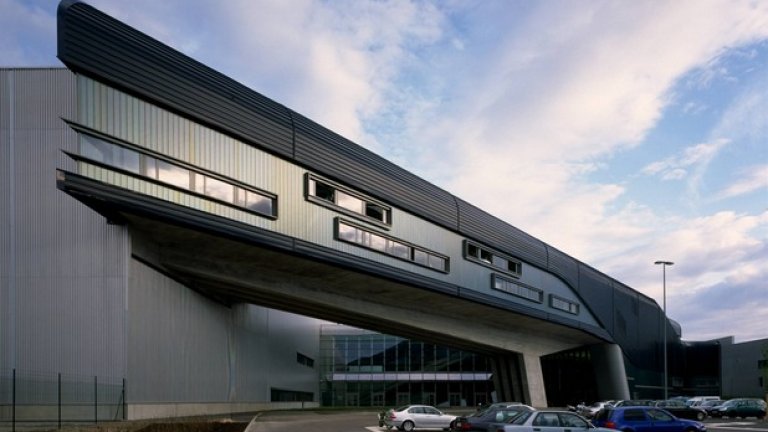 Сградата на BMW в Лайпциг, Германия също е проектирана от Хадид
