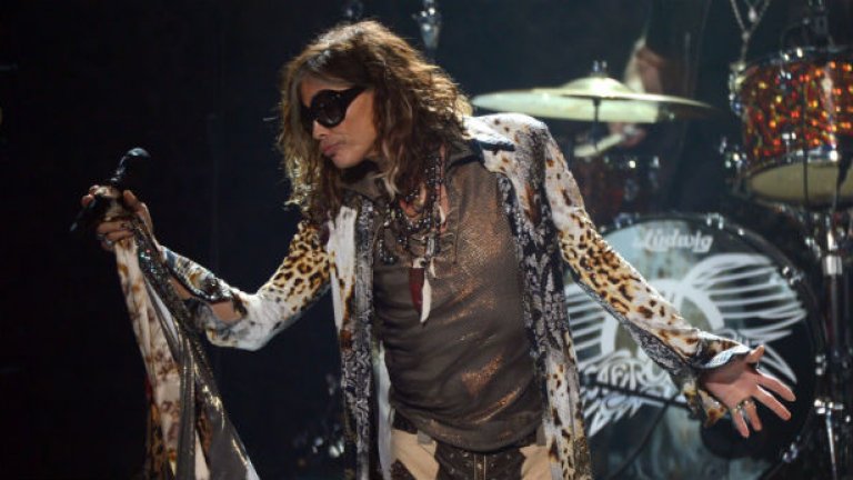 За кратко като жури се изявяваха още Стивън Тейлър от Aerosmith и телевизионната водеща Елън Дедженеръс