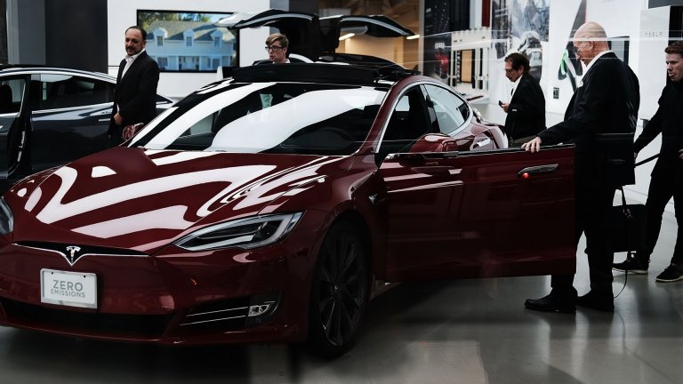 Най-продаваните модели на компанията остават седана Model 3 и кросоувъра Model Y