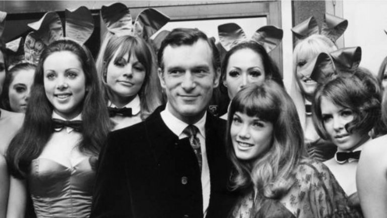 Идеята на Хефнър за заешките уши идва от заведение в град Урбана, Илинойс. Там момичетата в кабаретната програма са облечени в костюми на зайчета и със заешки ушички. През 1960-а "зайчетата" на Playboy се избират чрез прослушвания, на които са задължени да носят прословутия костюм.
