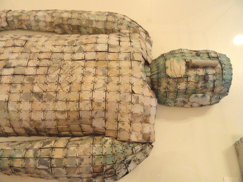 1280px-Burial_suit,_Chinese,_Han_Dynasty,_206_BC_-_220_AD,_jade_and_replaced_copper_wire_-_George_Walter_Vincent_Smith_Art_Museum_-_DSC03666