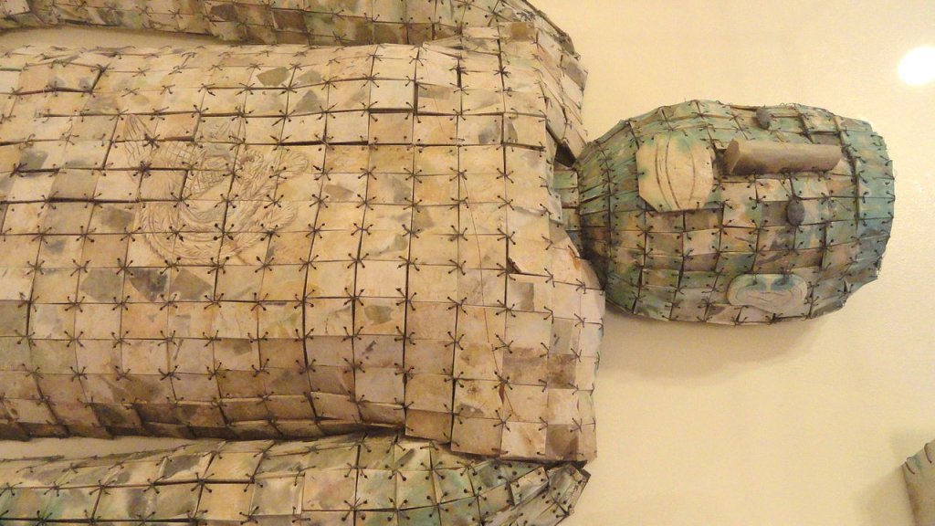 1280px-Burial_suit,_Chinese,_Han_Dynasty,_206_BC_-_220_AD,_jade_and_replaced_copper_wire_-_George_Walter_Vincent_Smith_Art_Museum_-_DSC03666