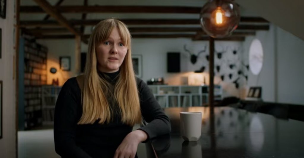 Undercurrent: The Disappearance of Kim Wall
Къде да гледате: HBO Max
Документалната поредица представя събитията, за които се предполага, че са довели до убийството на журналистката Ким Уол. За последно тя е забелязана на път за интервю с ексцентричния датски изобретател Петер Мадсен, а месеци по-късно тялото ѝ е намерено на борда на подводницата му. 
Филмът представя две гледни точки на историята, споделени от близките на изобретателя и от близките на журналистката, както и рядък запис на Мадсен, преди да бъде заловен и изправен пред съда.