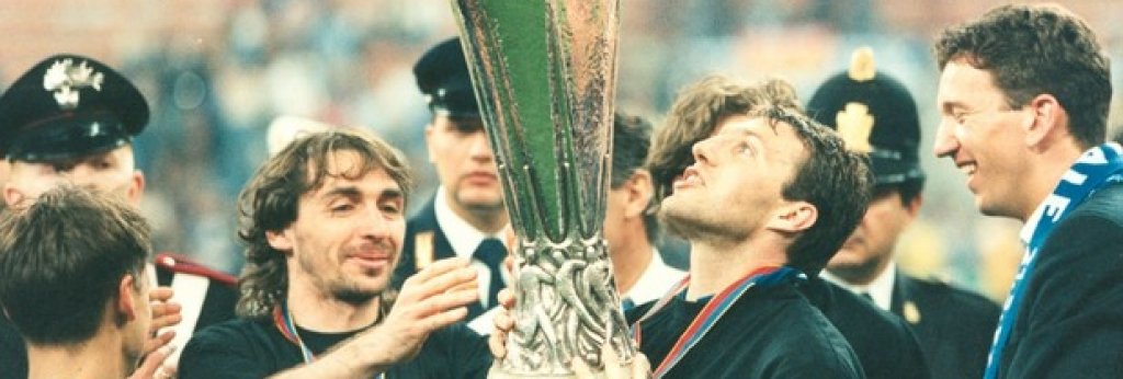 Шалке, 1996-97 г.Шалке завърши 12-и в Германия, на 28 точки зад шампиона Байерн. Но на финала на Купата на УЕФА победи в два мача Интер, воден от Рой Ходжсън. Триумфът бе с дузпи на "Сан Сиро", като вратарят Йенс Леман бе големият герой.
