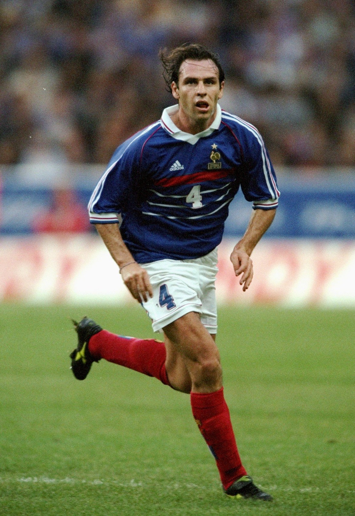 Резерва: Ален Богосян 
Влезе на мястото на Карембьо в началото на второто полувреме. В кариерата си игра за Марсилия, Истр, Наполи, Сампдория, Парма и Еспаньол, но контузиите го накараха да се откаже в началото на сезон 2003/04. Бе помощник на Реймон Доменек в националния отбор, но бе освободен след назначаването на Лоран Блан. В момента французинът с арменски корени е далеч от футбола.