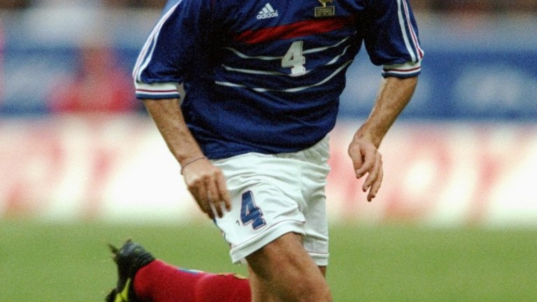 Резерва: Ален Богосян 
Влезе на мястото на Карембьо в началото на второто полувреме. В кариерата си игра за Марсилия, Истр, Наполи, Сампдория, Парма и Еспаньол, но контузиите го накараха да се откаже в началото на сезон 2003/04. Бе помощник на Реймон Доменек в националния отбор, но бе освободен след назначаването на Лоран Блан. В момента французинът с арменски корени е далеч от футбола.