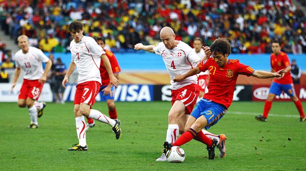 Давид Силва
Силва бе част от всички успехи на невероятната генерация на испанците. На полуфиналите отбеляза третия гол при победата над Русия. Започна и финала като титуляр, но бе сменен от Касорла. По това време беше сред големите звезди на Валенсия. От 2010-а е в Манчестър Сити.