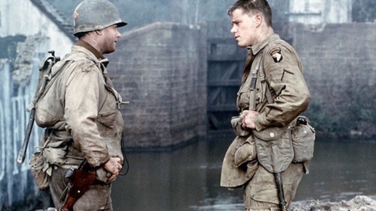  "Спасяването на редник Райън" 

Стивън Спилбърг отваря "Спасяването на редник Райън" с десанта в Нормандия – една от най-важните мисии на Западния фронт по време на Втората световна война. Сцената е шедьовър на баталния реализъм – шокът от взривовете, хаосът на битката, всеобщата дезориентация, разпилените вътрешности, крясъците на умиращи бойни другари. Спилбърг и операторът Януш Камински ни пращат директно срещу цевта на врага. 