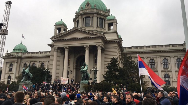 Хиляди сърби се събраха в Белград с искане за оставката на Вучич