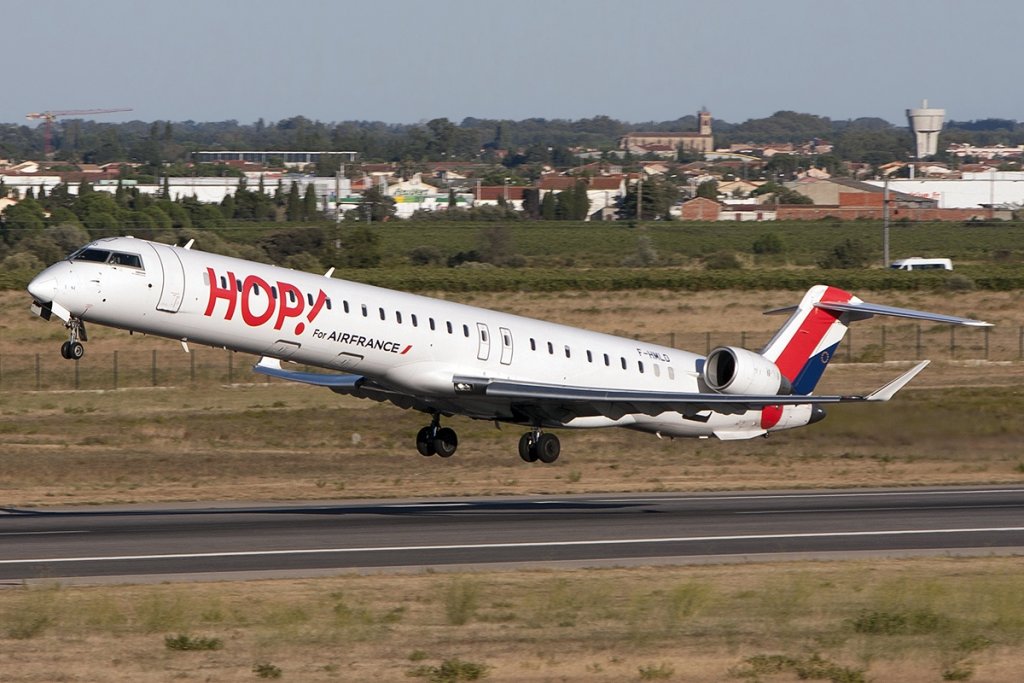 Bombardier_CRJ-1000NextGen,_HOP!_for_Air_France_JP7726157