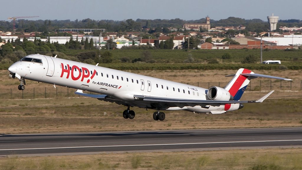 Bombardier_CRJ-1000NextGen,_HOP!_for_Air_France_JP7726157