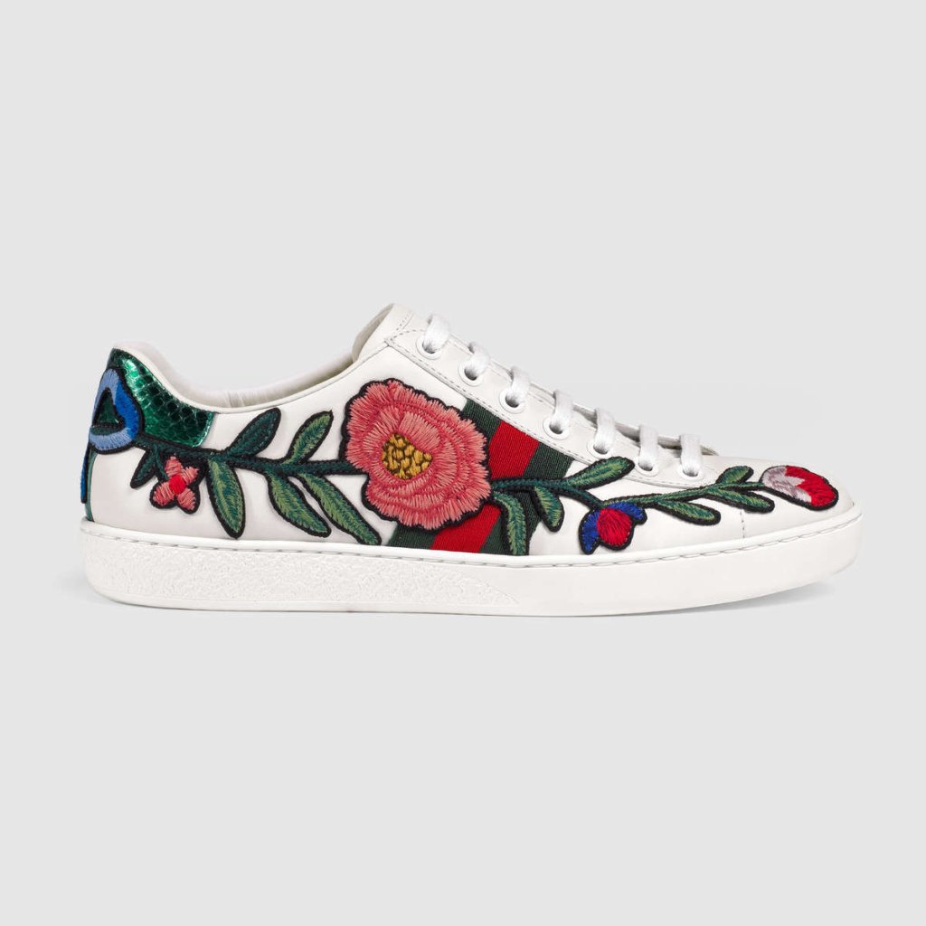 Отново Gucci в класацията, този път с бродирани маратонки.