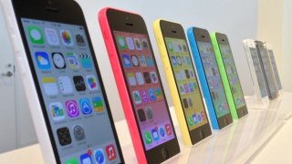 130910145953-apple-iphone-5c-story-top