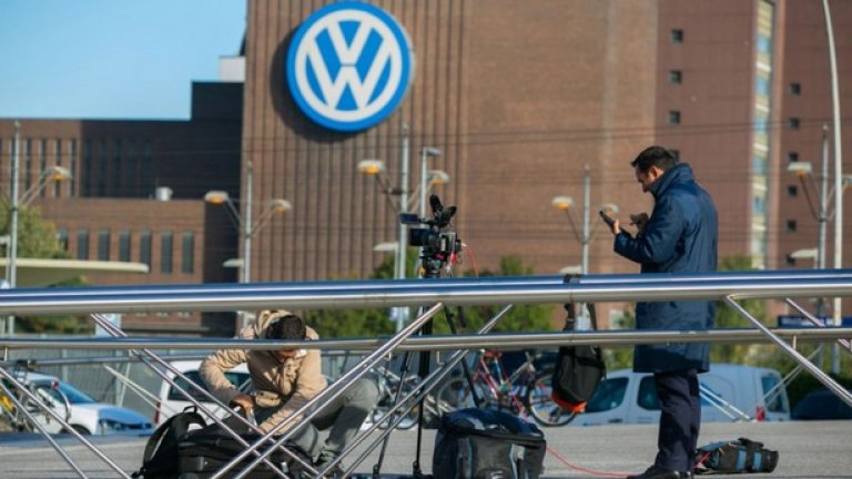 Дизеловият скандал на VW е далеч от края си и ще струва милиарди на компанията