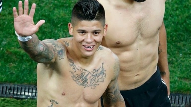 Почти цялото тяло на Маркос е покрито с татуировки