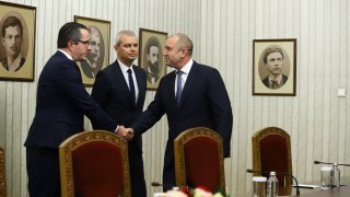 Лидерът на "Възраждане" защити пред президента и идеята за референдум за еврото