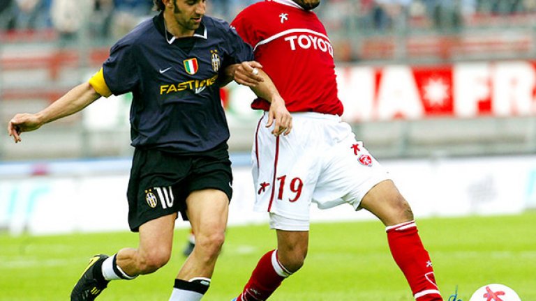 "Черен ден за италианския футбол", пишат медиите на Апенините след дебюта му. 