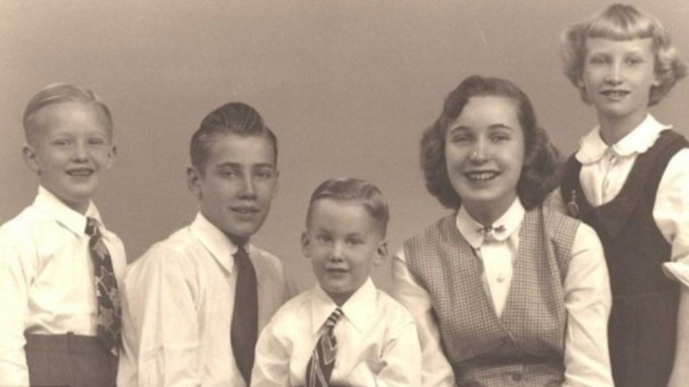Майката и бащата на Тръмп - заедно с трите им деца.