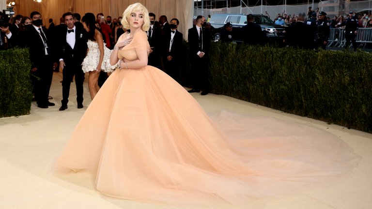 Били АйлишOscar de la Renta се вдъхновява от Мерилин Монро и създава тази рокля специално за Айлиш.