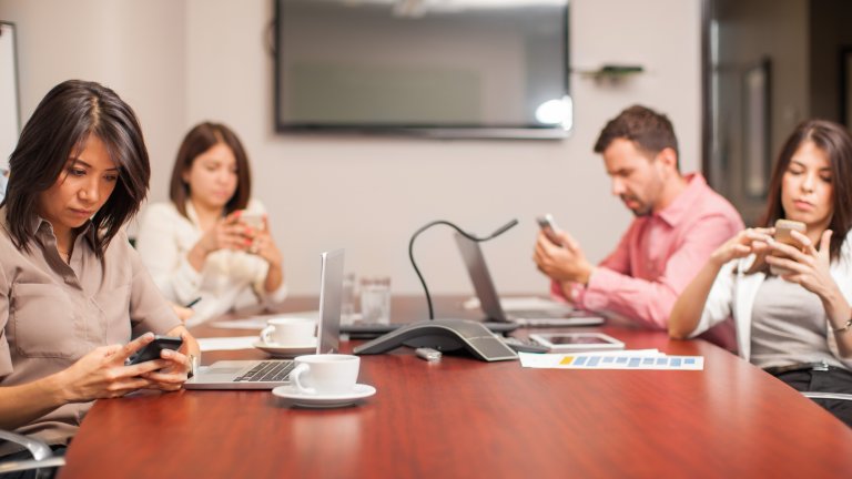 Общоизвестно е, че могат изцяло да поглъщат времето ни със своя постоянен поток от информация