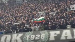 Защо феновете на ПАОК вееха българско знаме на "Велодром"? (видео)