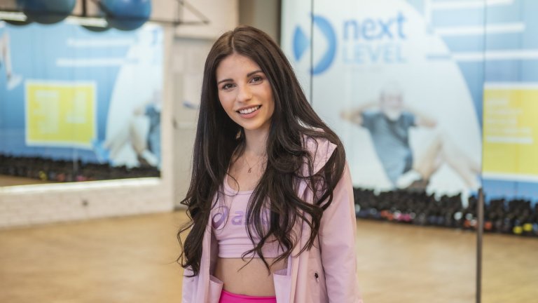 Изпълнителката ще ви вдъхнови за по-активен живот с кампанията ни Get in Shape 4