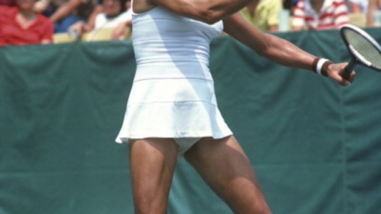 След операцията си за смяна на пола през 1975-та, Рене Ричардс става първата трансджендър жена, която е приета да участва на U.S.Open