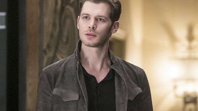 The Originals
Спиноф на: The Vampire Diaries / "Дневниците на вампира"

А модата на спинофите продължава и днес, особено що се отнася до продукциите, ориентирани най-вече към по-млада аудитория. Ето как The Vampire Diaries се сдоби с The Originals – историята за първите вампири, съществували някога, продължила 5 сезона. Клаус, Илайджа и Ребека се завръщат в Ню Орлиънс, който вече е под контрола над протежето на Клаус – Марсел. Тримата решават, че трябва да си върнат града, в който същевременно се води война между вампири, върколаци и вещици... И, естествено, освен свръхестествени същества и опасности, има и любов.