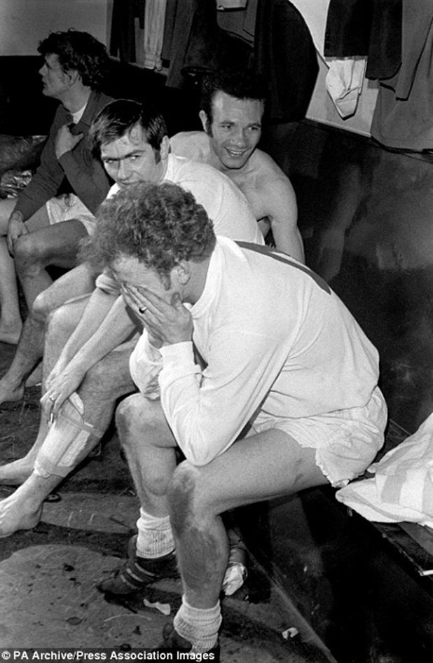 Изкалян и с рани по краката, Мистър Лийдс - Били Бремнър, е закрил очи в умора и удовлетворение. Лидерът на големия "бял" отбор от 70-те току що е вкарал победния гол за 1:0 над Манчестър Юнайтед в преиграване на полуфинала за Купата на ФА. На финала през тази 1970-а обаче Лийдс и Бремнър са победени от Челси.
