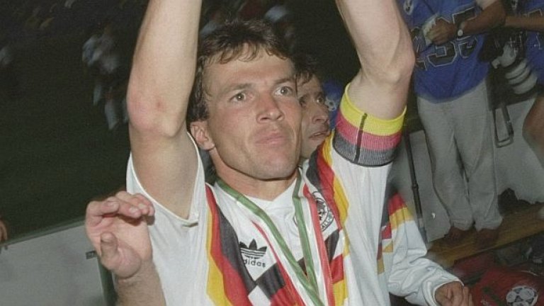 7. Лотар Матеус (Германия): Играчът с най-много мачове за Германия (150) и участник на пет мондиала. През 1986 г. бе аташиран да пази Марадона на финала (изпусна го веднъж и Аржентина победи), но 4 години по-късно бе капитан на отбора и лидер за триумфа. Отказа да бие дузпата на финала, защото един от бутоните му бе паднал от обувката и не бе сигурен, че ще вкара. Направи го Андреас Бреме... Страхотен халф, а по-късно и либеро. Невероятен лидер. Общо: 5 първенства, 25 мача, 6 гола.