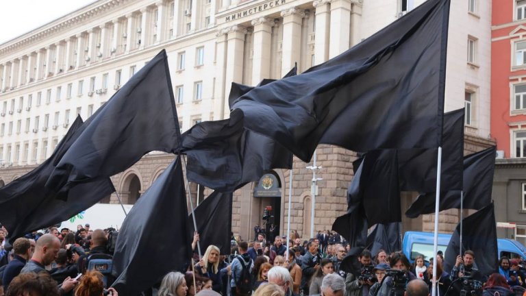 Майките на деца с увреждания излязоха на протест срещу Валери Симеонов