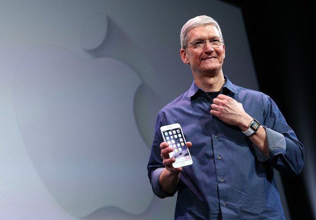 Тим Кук представя новия iPhone 6