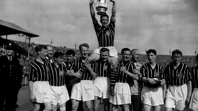 Капитанът на Манчестър Сити Рой Пол е вдигнал ФА къп след 3:1 над Бирмингам на финала през 1956 година. Това беше третият успех на "гражданите" в надпреварата и първи през последните 22 години. Бирмингам, който достига финал и през 1931, никога не е печелил престижния трофей.